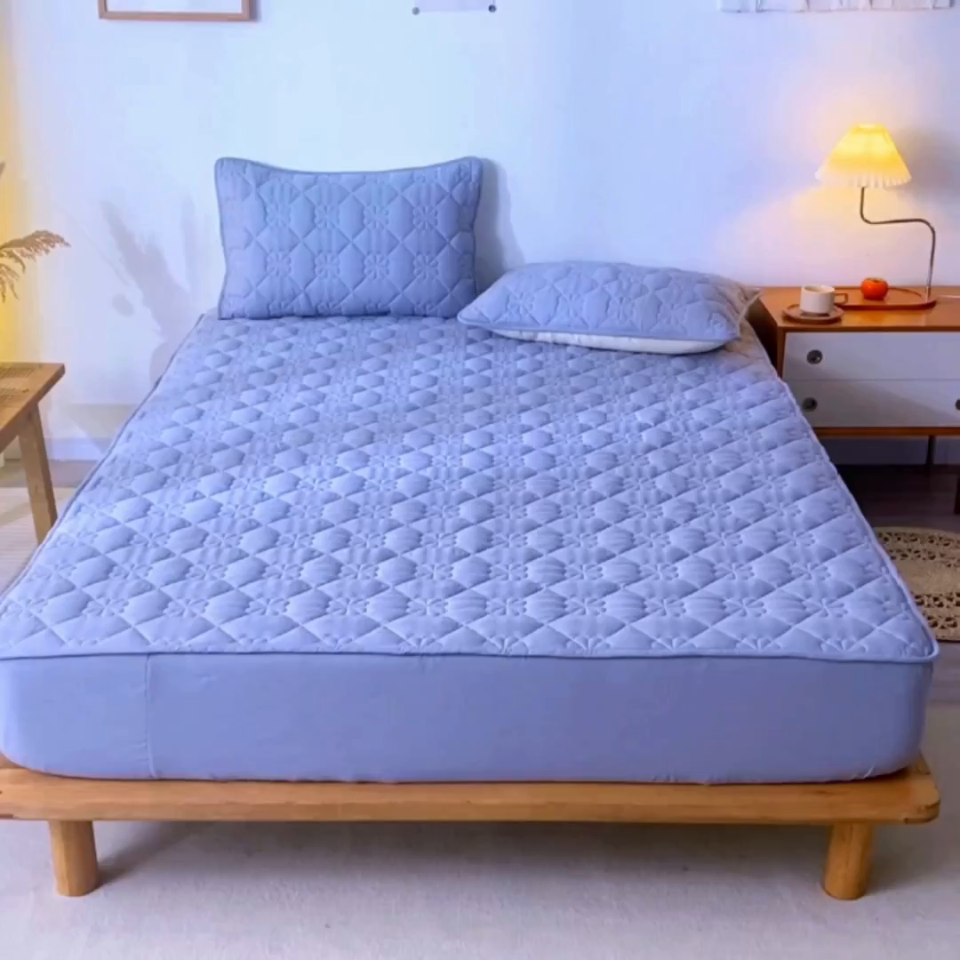 91家纺网 家纺一手货源 找家纺 恬澳家纺 2025新款简约亲肤夹棉床笠-四叶草 四叶草-湖蓝