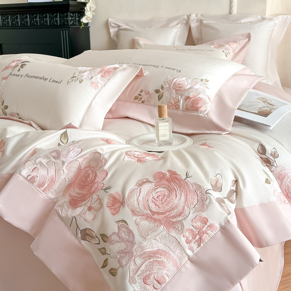 91家纺网 家纺一手货源 找家纺 （总）祺瑞佳家纺 2025新款100%双面纯棉法式刺绣花四件套全棉四季款床单床笠-玫瑰花语（标准-券后不得低于288元！ 大号- 券后不得低于308元！）