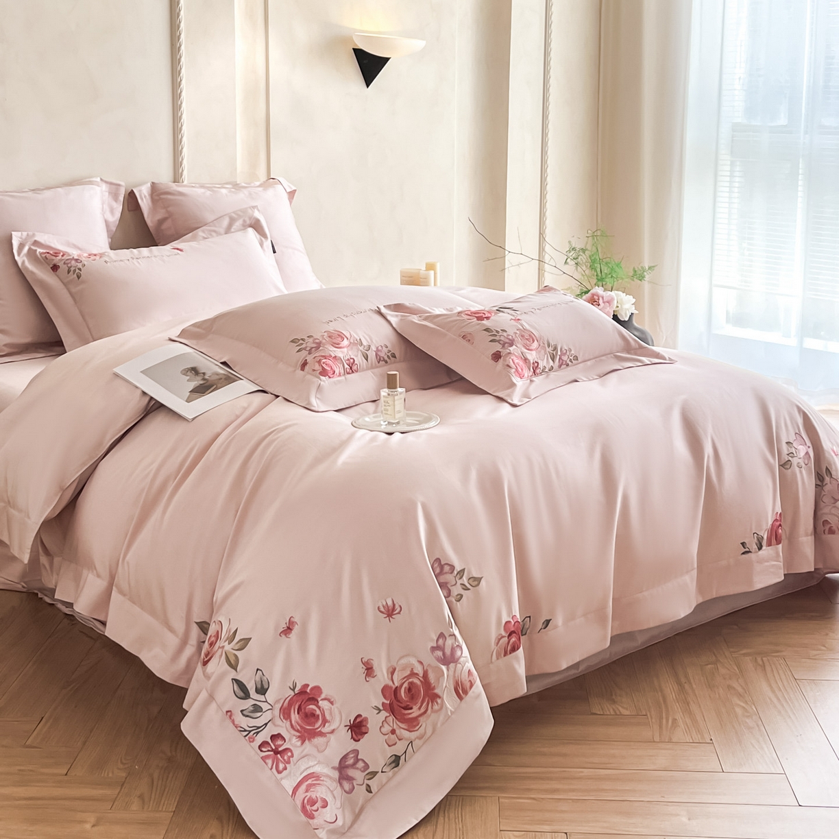 91家纺网 家纺一手货源 找家纺 （总）祺瑞佳家纺 2025新款100%双面纯棉法式刺绣花四件套全棉四季款床单床笠-玫瑰花语（标准-券后不得低于288元！ 大号- 券后不得低于308元！）