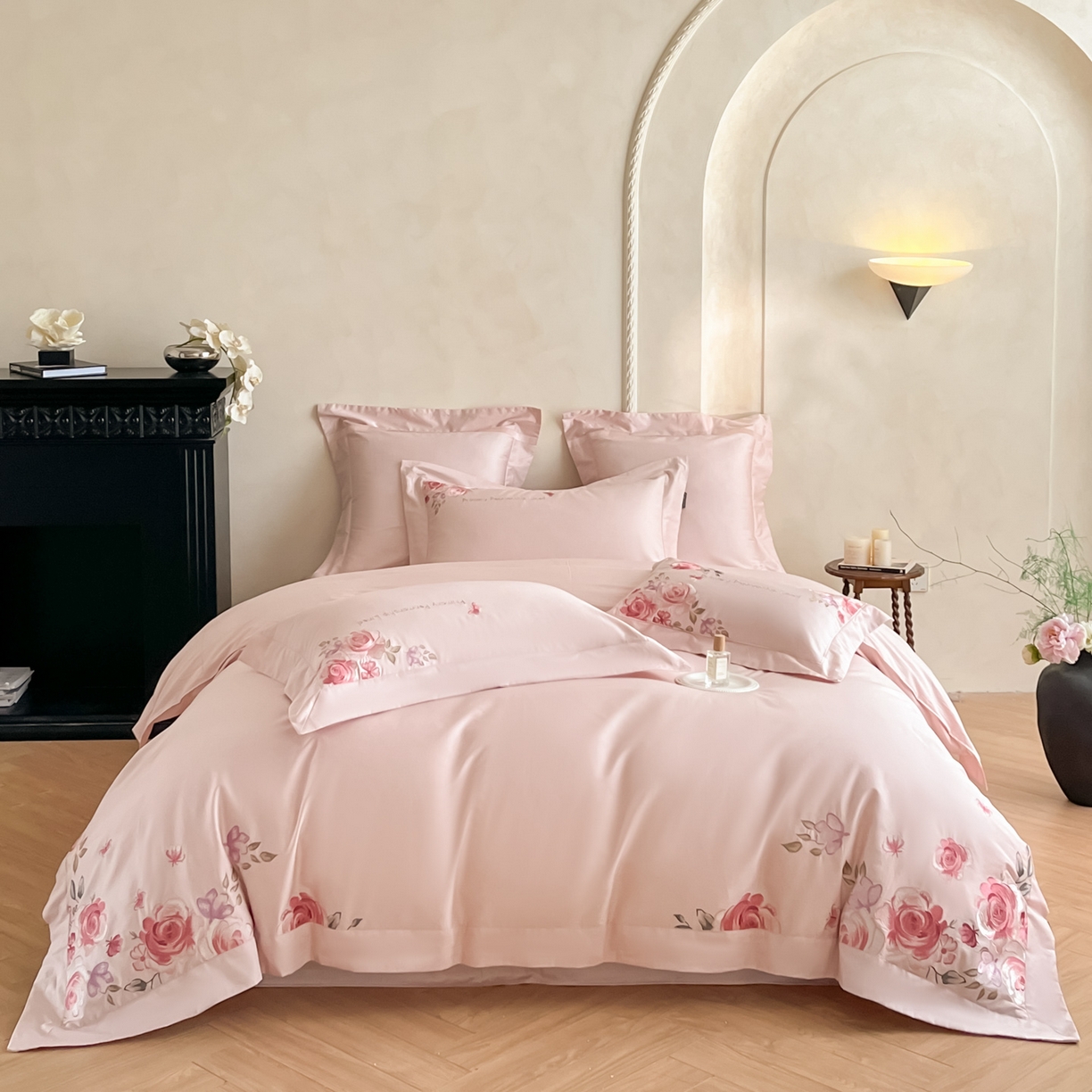 91家纺网 家纺一手货源 找家纺 （总）祺瑞佳家纺 2025新款100%双面纯棉法式刺绣花四件套全棉四季款床单床笠-玫瑰花语（标准-券后不得低于288元！ 大号- 券后不得低于308元！）