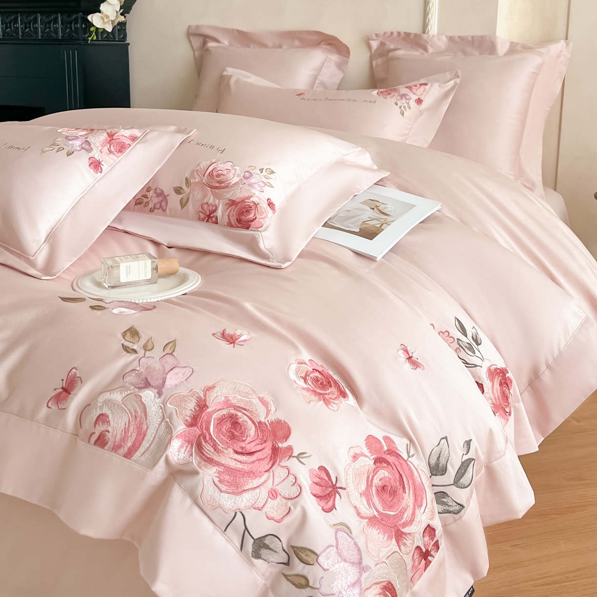 91家纺网 家纺一手货源 找家纺 （总）祺瑞佳家纺 2025新款100%双面纯棉法式刺绣花四件套全棉四季款床单床笠-玫瑰花语（标准-券后不得低于288元！ 大号- 券后不得低于308元！）