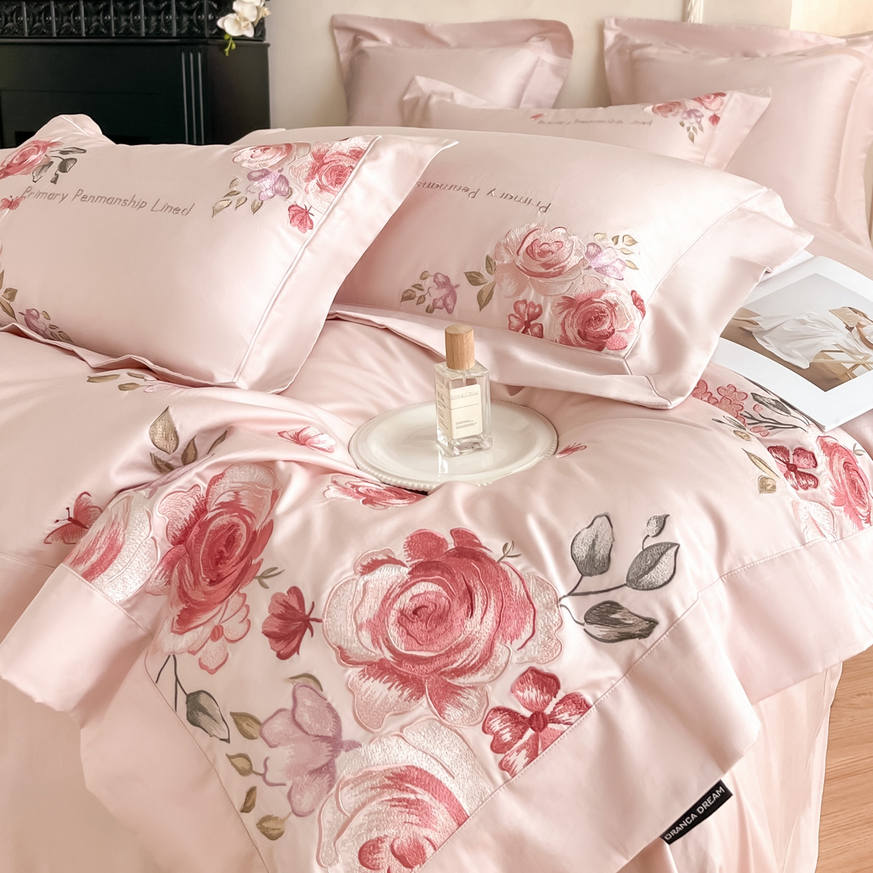 91家纺网 家纺一手货源 找家纺 （总）祺瑞佳家纺 2025新款侘寂风100%棉加厚磨毛四件套色织提花床单床笠（标准券后不得低于288元，大号券后不得低于308元）