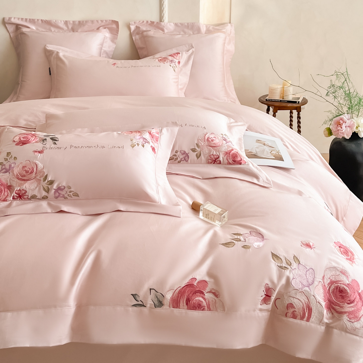 91家纺网 家纺一手货源 找家纺 （总）祺瑞佳家纺 2025新款100%双面纯棉法式刺绣花四件套全棉四季款床单床笠-玫瑰花语（标准-券后不得低于288元！ 大号- 券后不得低于308元！）