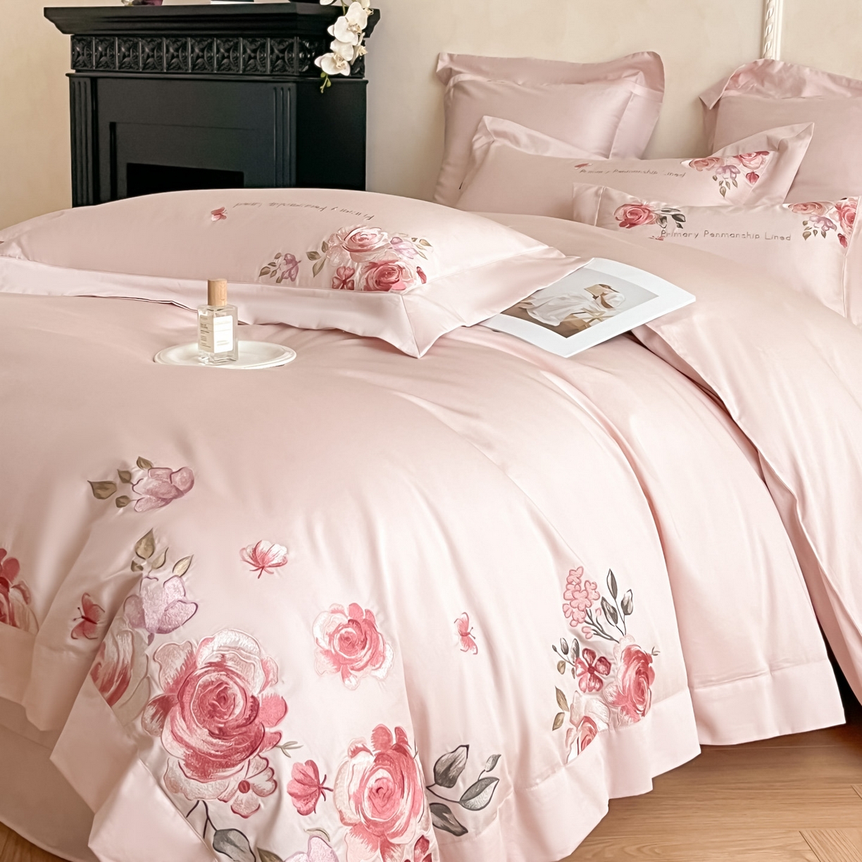 91家纺网 家纺一手货源 找家纺 （总）祺瑞佳家纺 2025新款100%双面纯棉法式刺绣花四件套全棉四季款床单床笠-玫瑰花语（标准-券后不得低于288元！ 大号- 券后不得低于308元！）