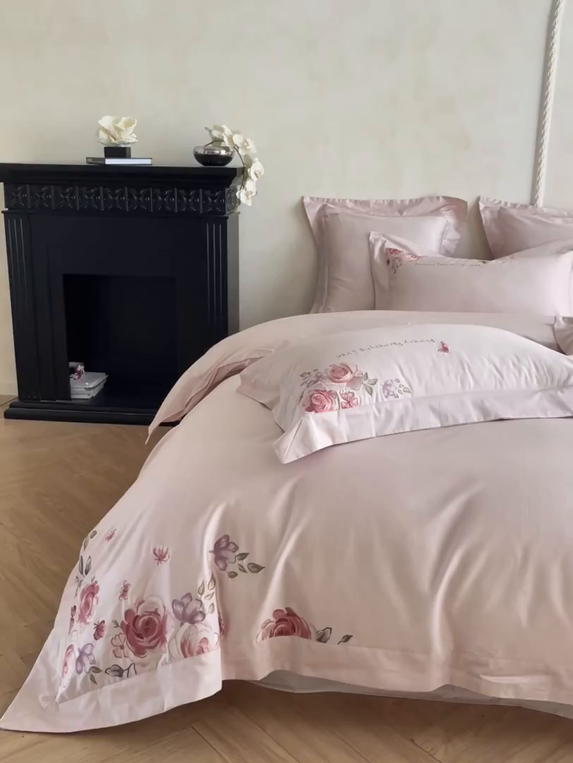 91家纺网 家纺一手货源 找家纺 （总）祺瑞佳家纺 2025新款100%双面纯棉法式刺绣花四件套全棉四季款床单床笠-玫瑰花语（标准-券后不得低于288元！ 大号- 券后不得低于308元！）
