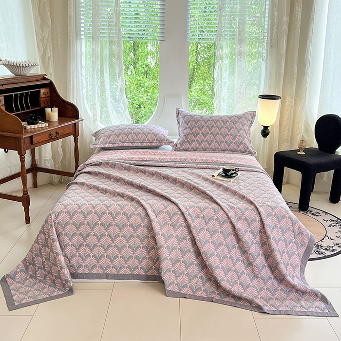 91家纺网 家纺一手货源 找家纺 yyds网供 2025新款A类色织全棉三层纱布床盖三件套喷气夹棉盖毯夏被厚床单多功能榻榻米风格一 贝壳密林灰粉