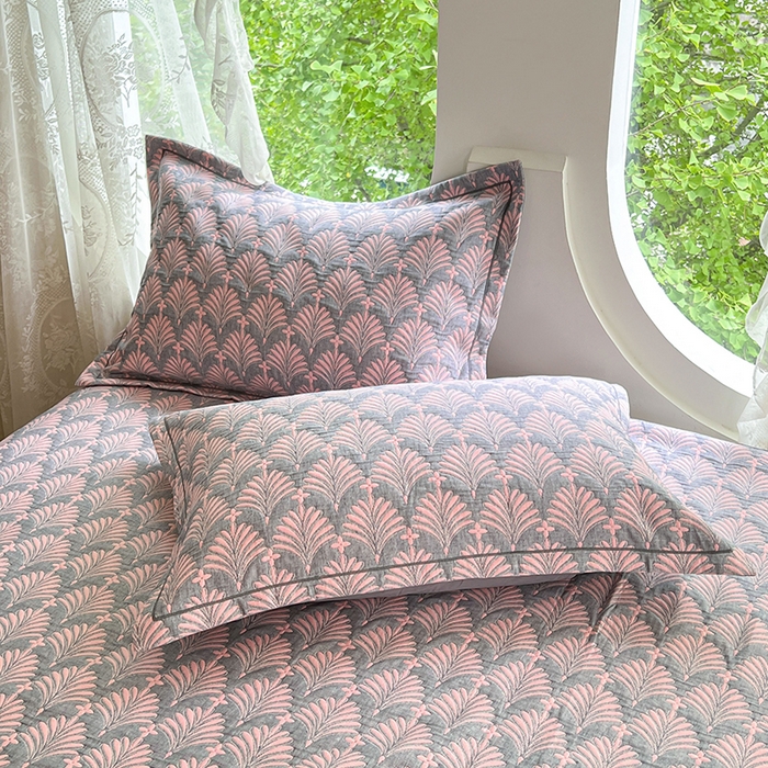 91家纺网 家纺一手货源 找家纺 yyds网供 2025新款A类色织全棉三层纱布床盖三件套喷气夹棉盖毯夏被厚床单多功能榻榻米风格一 贝壳密林灰粉