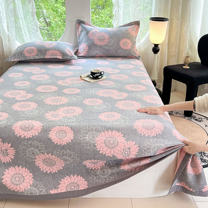 91家纺网 家纺一手货源 找家纺 yyds网供 2025新款A类色织全棉三层纱布床盖三件套喷气夹棉盖毯夏被厚床单多功能榻榻米风格一 暖阳灰粉