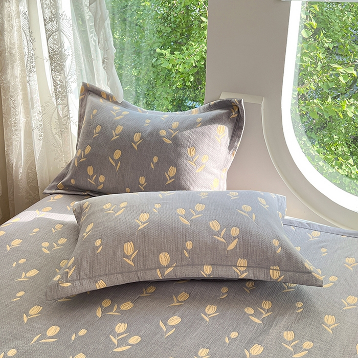 91家纺网 家纺一手货源 找家纺 yyds网供 2025新款A类色织全棉三层纱布床盖三件套喷气夹棉盖毯夏被厚床单多功能榻榻米风格一 相遇灰黄