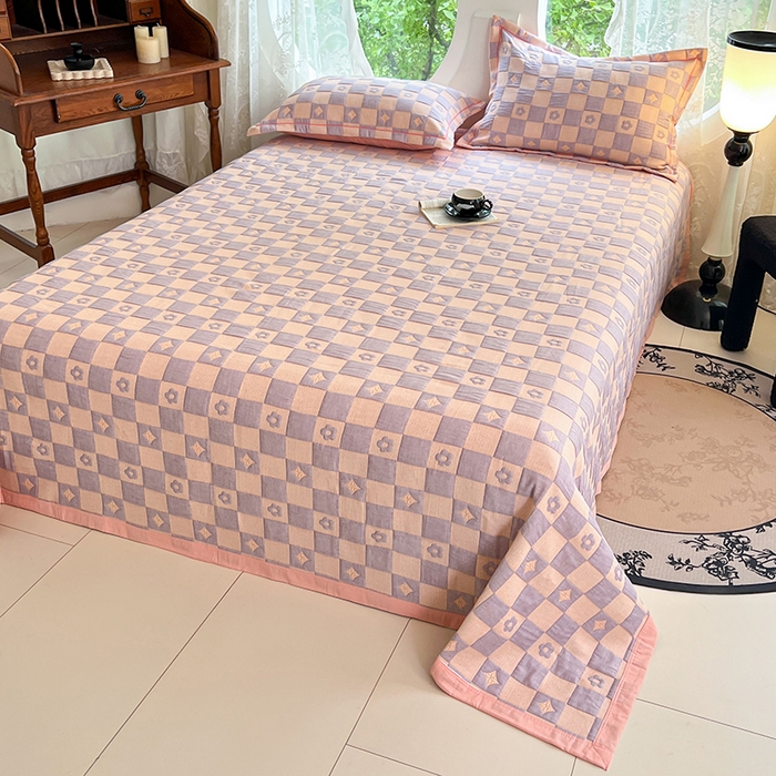 91家纺网 家纺一手货源 找家纺 yyds网供 2025新款A类色织全棉三层纱布床盖三件套喷气夹棉盖毯夏被厚床单多功能榻榻米风格一 小香风粉紫