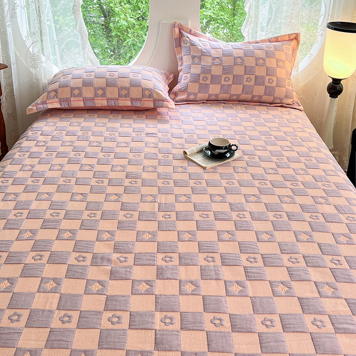 91家纺网 家纺一手货源 找家纺 yyds网供 2025新款A类色织全棉三层纱布床盖三件套喷气夹棉盖毯夏被厚床单多功能榻榻米风格一 小香风粉紫