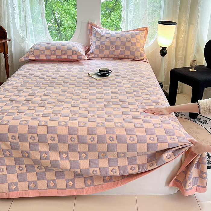 91家纺网 家纺一手货源 找家纺 yyds网供 2025新款A类色织全棉三层纱布床盖三件套喷气夹棉盖毯夏被厚床单多功能榻榻米风格一 小香风粉紫