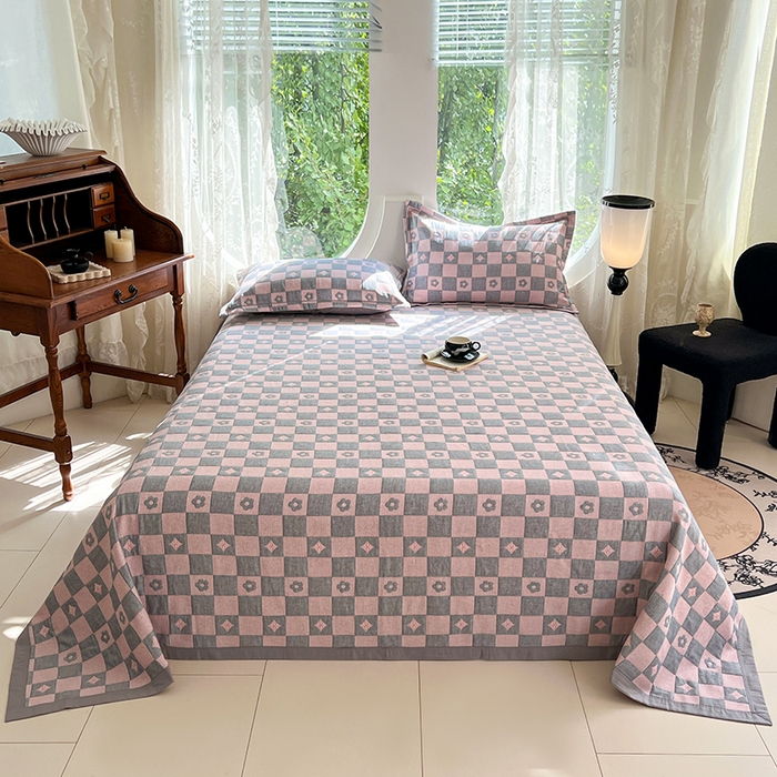 91家纺网 家纺一手货源 找家纺 yyds网供 2025新款A类色织全棉三层纱布床盖三件套喷气夹棉盖毯夏被厚床单多功能榻榻米风格一 小香风灰粉