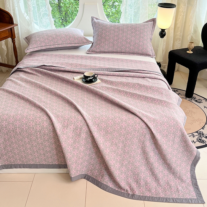 91家纺网 家纺一手货源 找家纺 yyds网供 2025新款A类色织全棉三层纱布床盖三件套喷气夹棉盖毯夏被厚床单多功能榻榻米风格一 幸运花灰粉