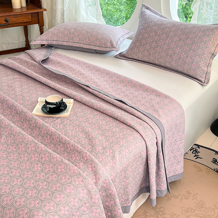 91家纺网 家纺一手货源 找家纺 yyds网供 2025新款A类色织全棉三层纱布床盖三件套喷气夹棉盖毯夏被厚床单多功能榻榻米风格一 幸运花灰粉