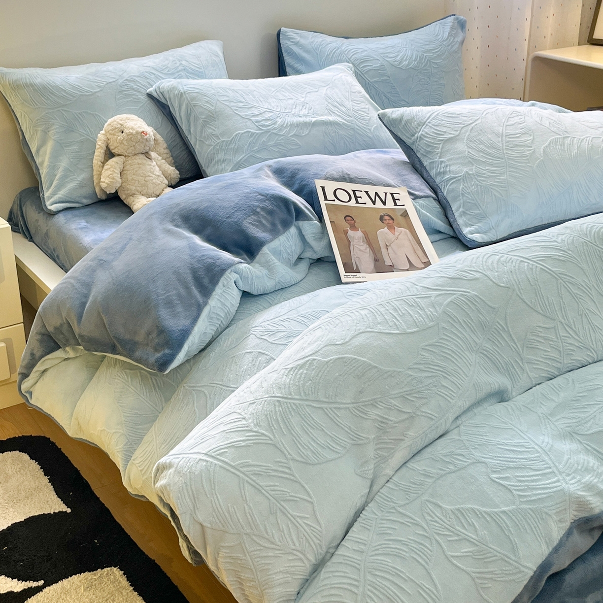 91家纺网 家纺一手货源 找家纺 如一 2025新款3D雕花牛奶绒单被套 芭蕉叶-蓝