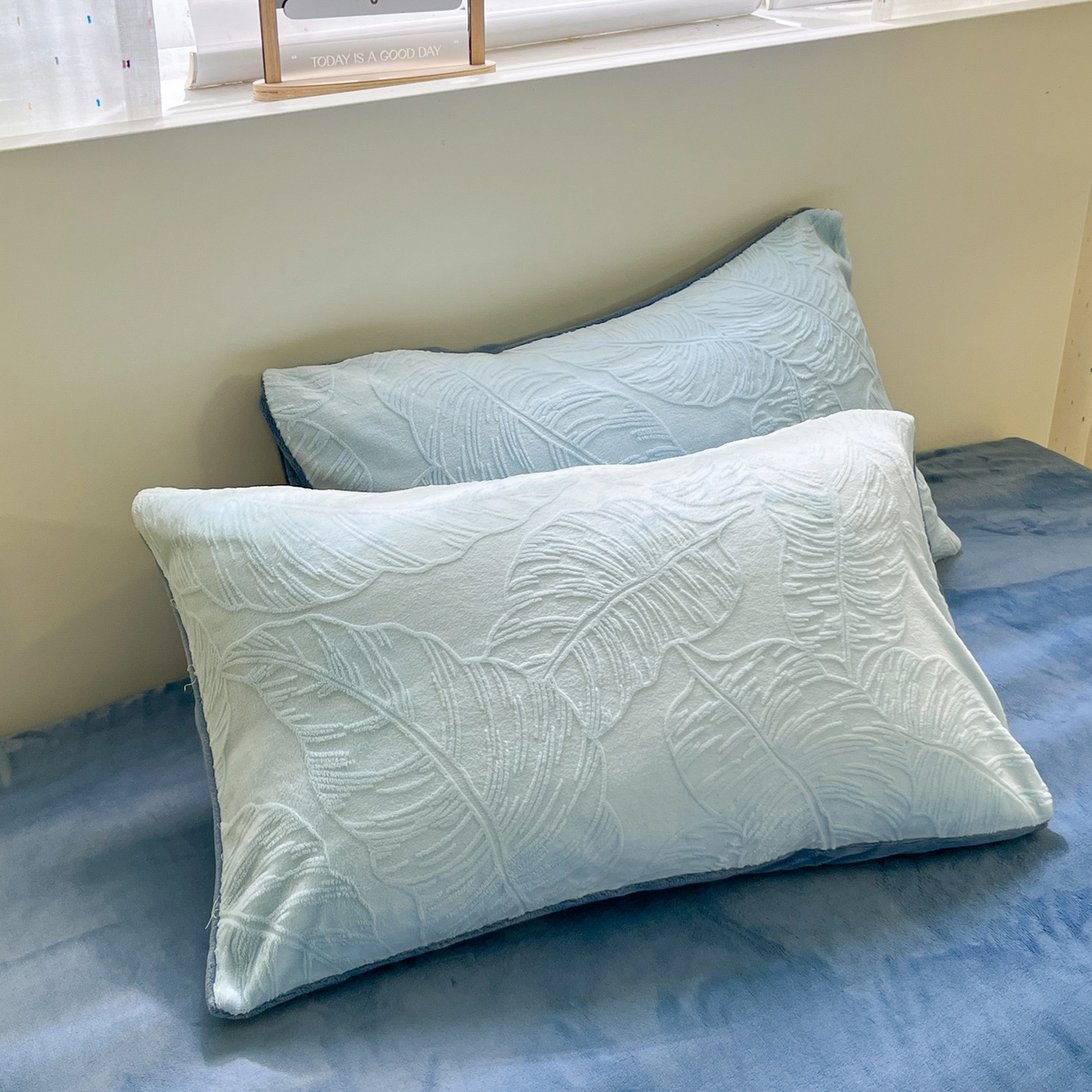 91家纺网 家纺一手货源 找家纺 如一 2025新款3D雕花牛奶绒单被套 芭蕉叶-蓝