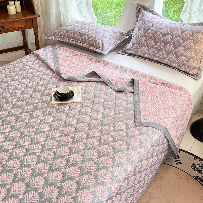 91家纺网 家纺一手货源 找家纺 yyds网供 2025新款A类色织全棉三层纱布床盖三件套喷气夹棉盖毯夏被厚床单多功能榻榻米风格二 贝壳密林灰粉