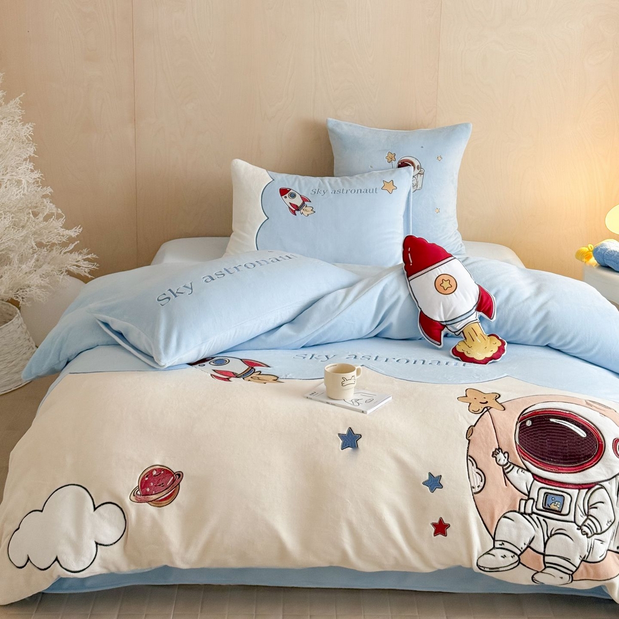 91家纺网 家纺一手货源 找家纺 （总）西西家居 2025新款230g牛奶绒四件套-星途闪闪（会员-20元 各平台严格控价劵后不低于318元起!）