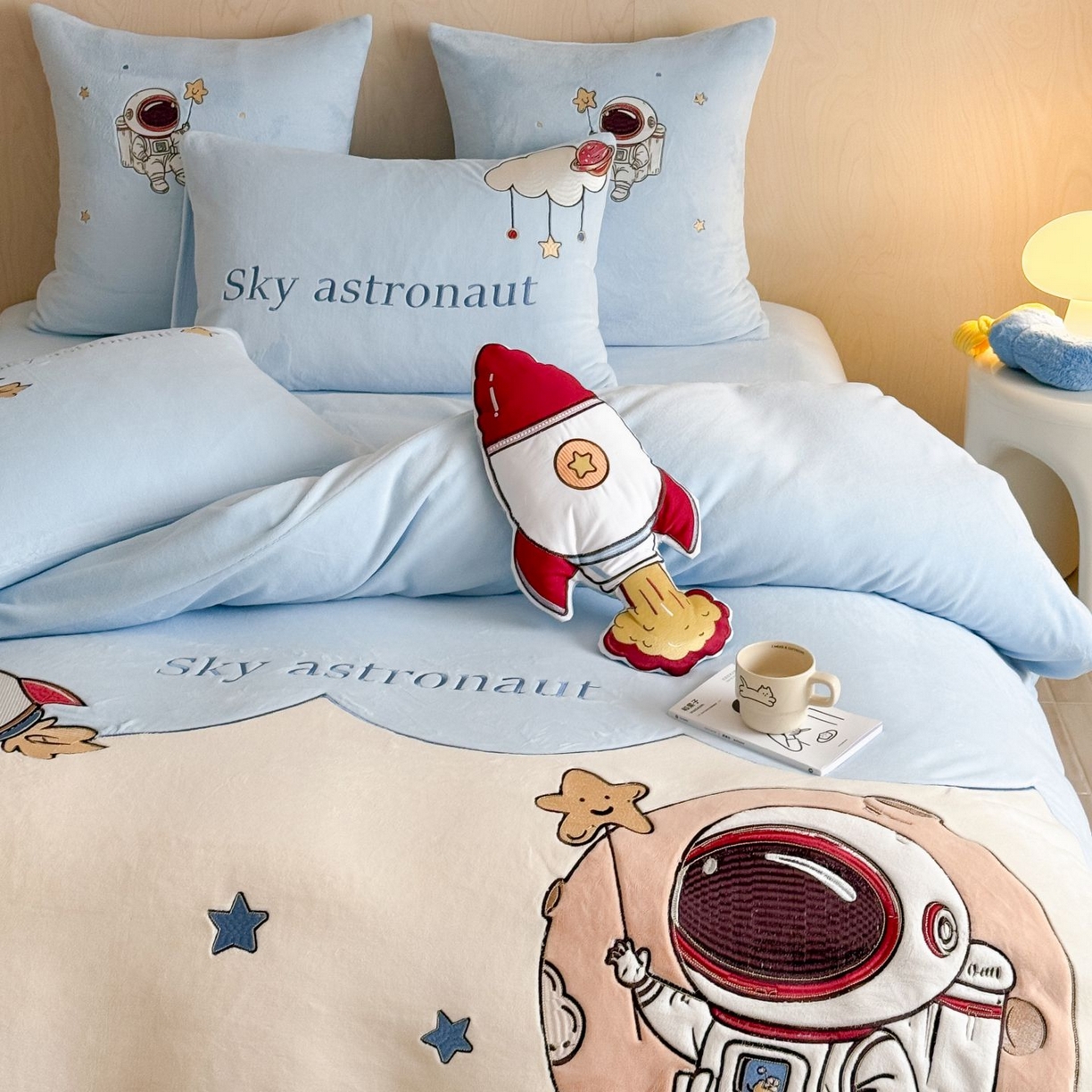 91家纺网 家纺一手货源 找家纺 （总）西西家居 2025新款230g牛奶绒四件套-星途闪闪（会员-20元 各平台严格控价劵后不低于318元起!）