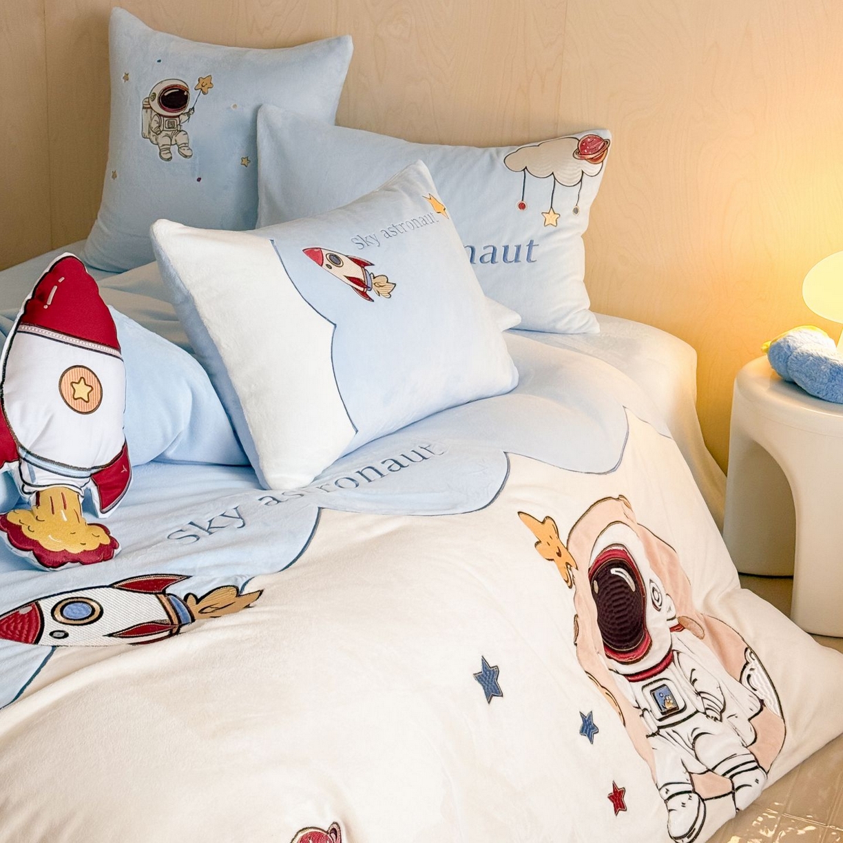 91家纺网 家纺一手货源 找家纺 （总）西西家居 2025新款230g牛奶绒四件套-星途闪闪（会员-20元 各平台严格控价劵后不低于318元起!）