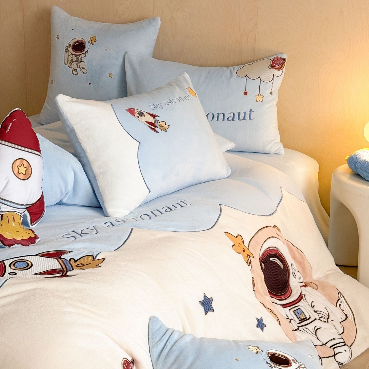 91家纺网 家纺一手货源 找家纺 （总）西西家居 2025新款230g牛奶绒四件套-星途闪闪（会员-20元 各平台严格控价劵后不低于318元起!）