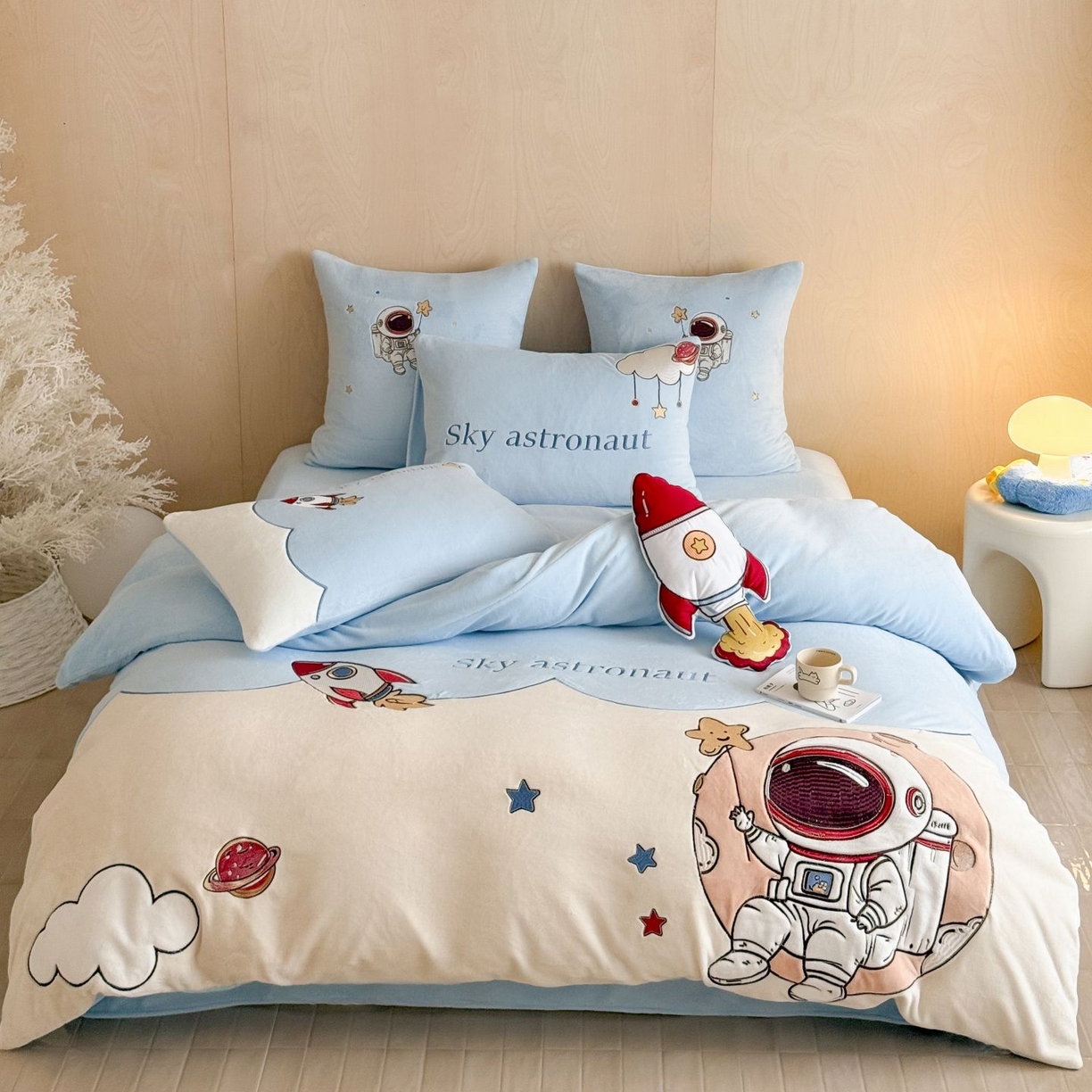 91家纺网 家纺一手货源 找家纺 （总）西西家居 2025新款230g牛奶绒四件套-星途闪闪（会员-20元 各平台严格控价劵后不低于318元起!）