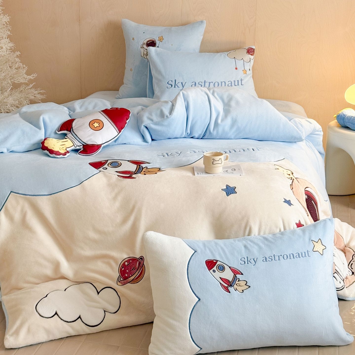 91家纺网 家纺一手货源 找家纺 （总）西西家居 2025新款230g牛奶绒四件套-星途闪闪（会员-20元 各平台严格控价劵后不低于318元起!）