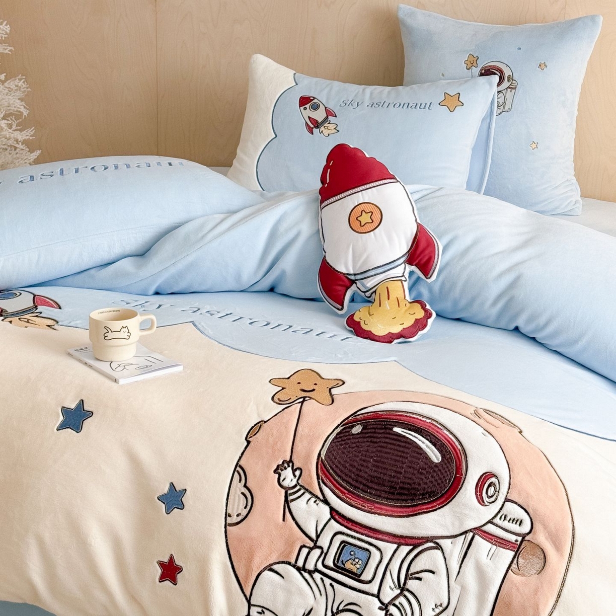 91家纺网 家纺一手货源 找家纺 （总）西西家居 2025新款230g牛奶绒四件套-星途闪闪（会员-20元 各平台严格控价劵后不低于318元起!）