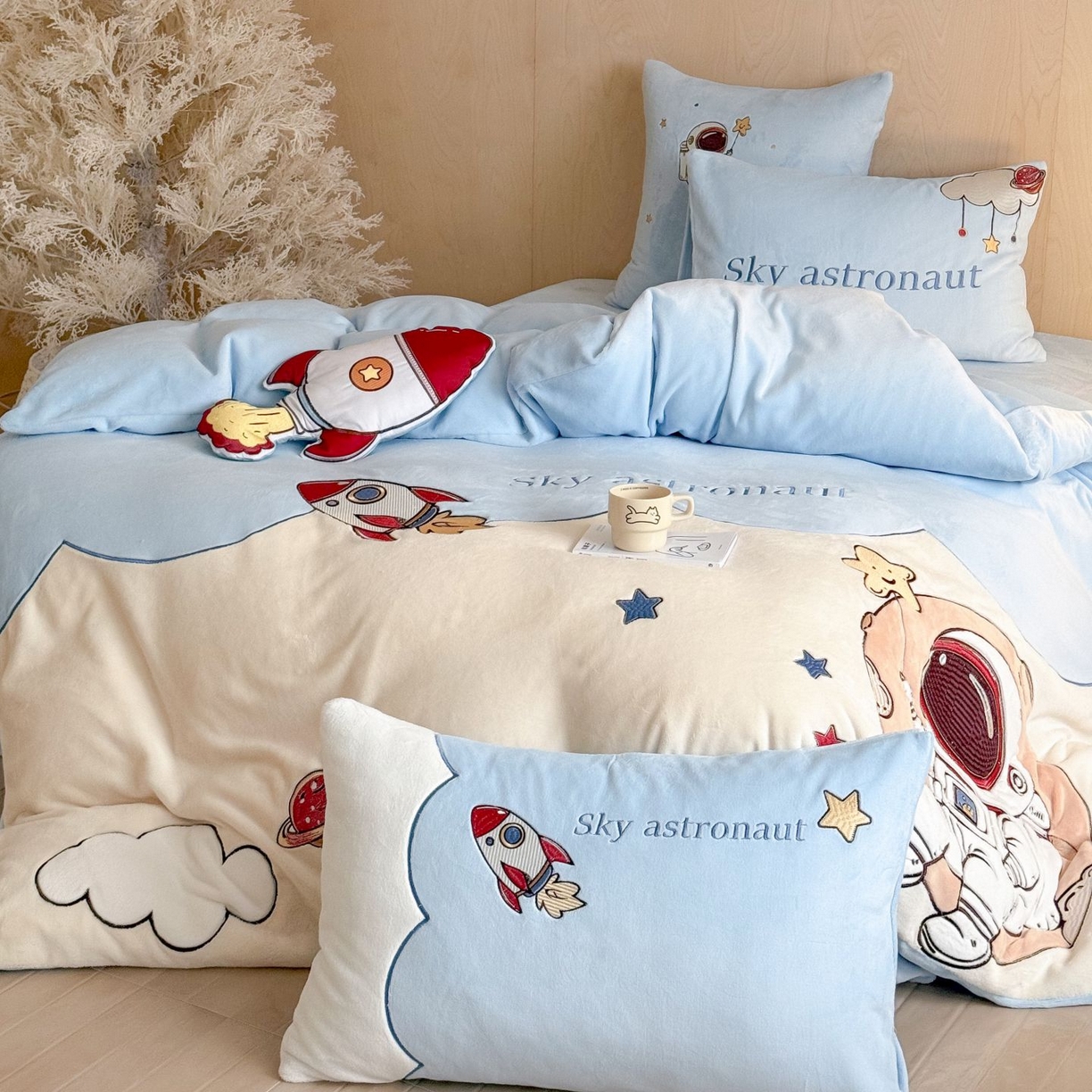 91家纺网 家纺一手货源 找家纺 （总）西西家居 2025新款230g牛奶绒四件套-星途闪闪（会员-20元 各平台严格控价劵后不低于318元起!）