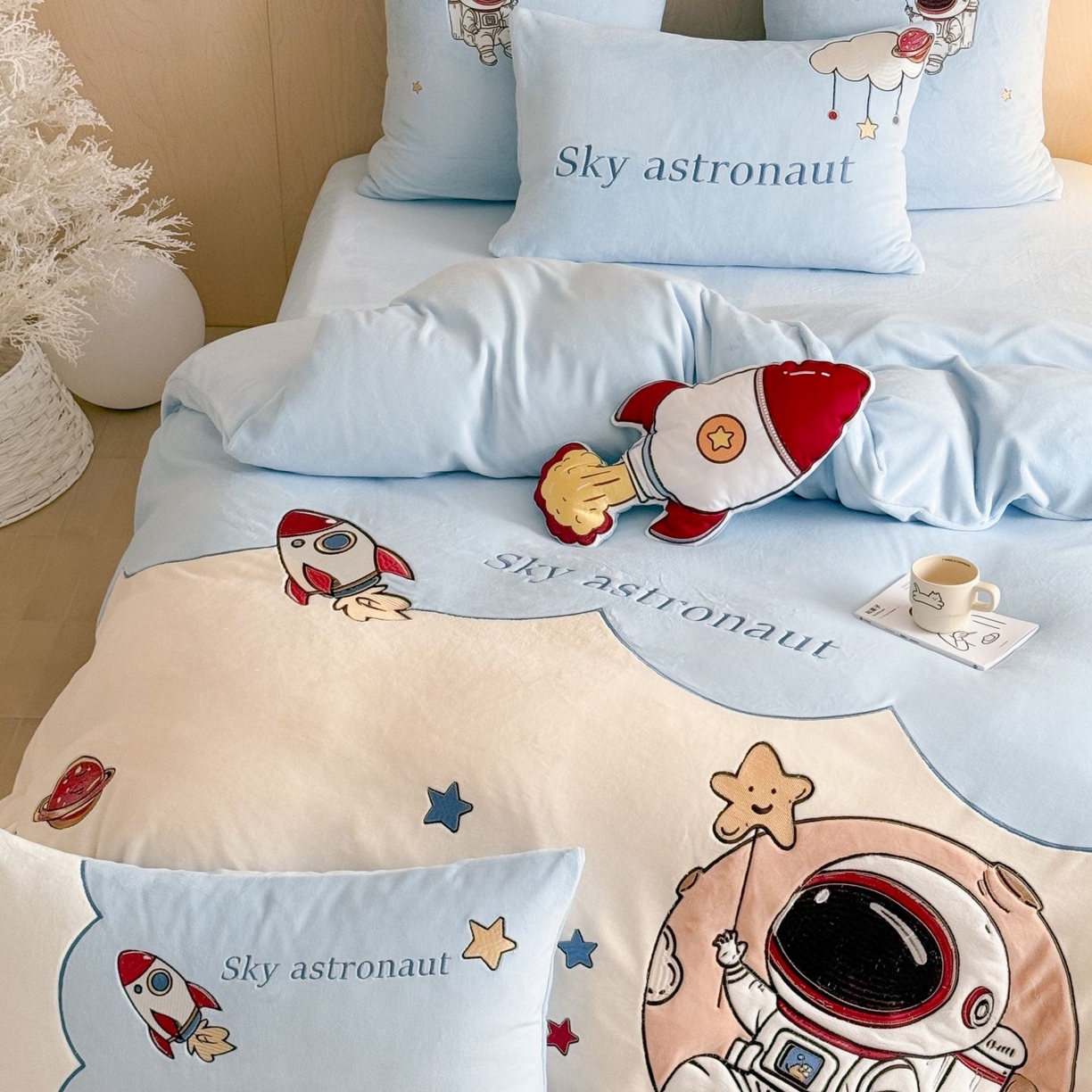 91家纺网 家纺一手货源 找家纺 （总）西西家居 2025新款230g牛奶绒四件套-星途闪闪（会员-20元 各平台严格控价劵后不低于318元起!）