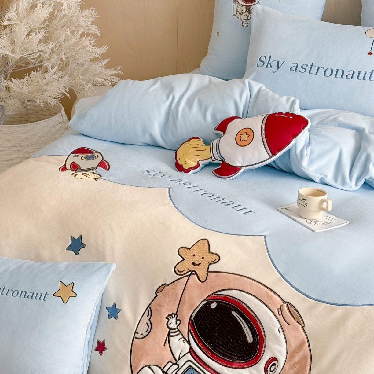 91家纺网 家纺一手货源 找家纺 （总）西西家居 2025新款230g牛奶绒四件套-星途闪闪（会员-20元 各平台严格控价劵后不低于318元起!）