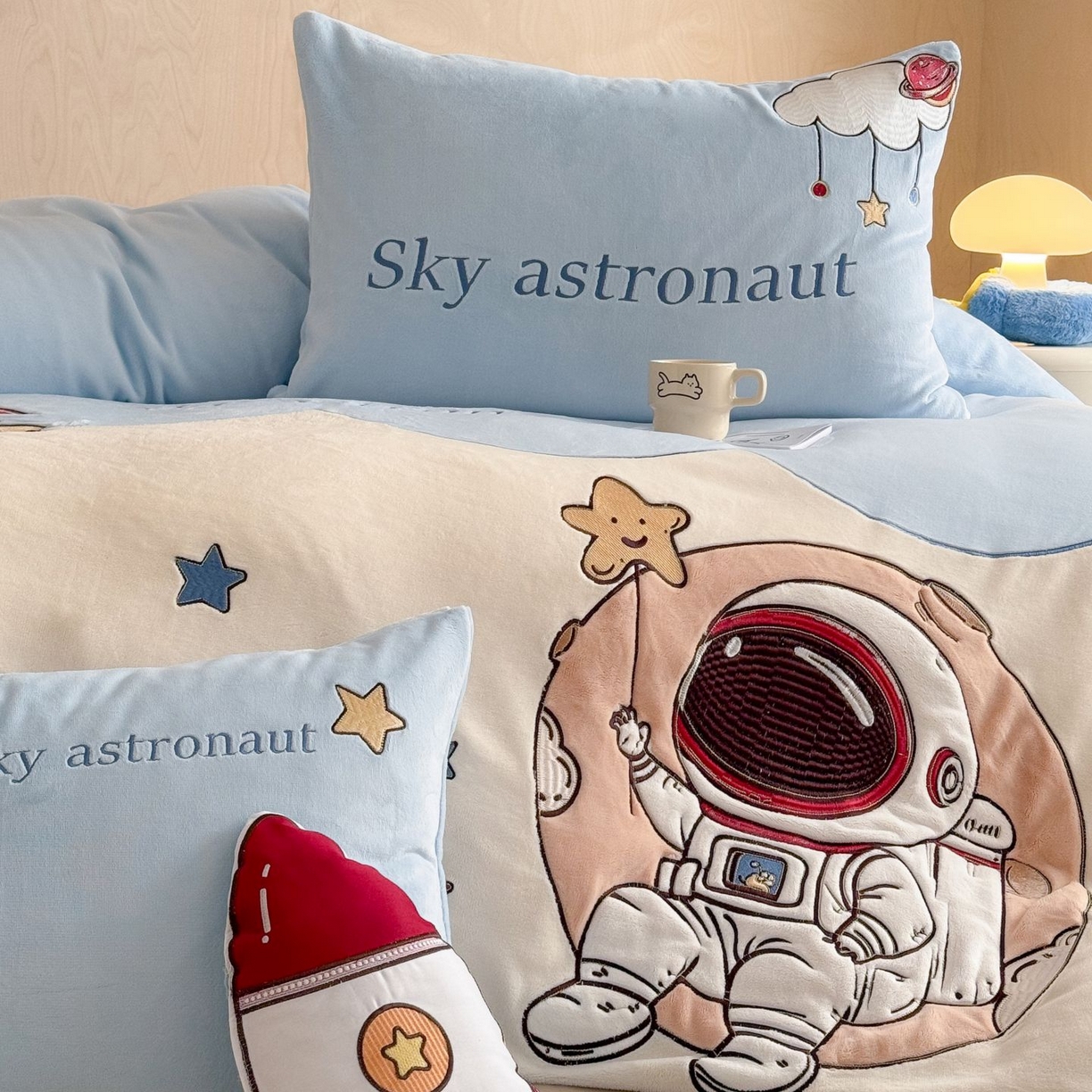 91家纺网 家纺一手货源 找家纺 （总）西西家居 2025新款230g牛奶绒四件套-星途闪闪（会员-20元 各平台严格控价劵后不低于318元起!）