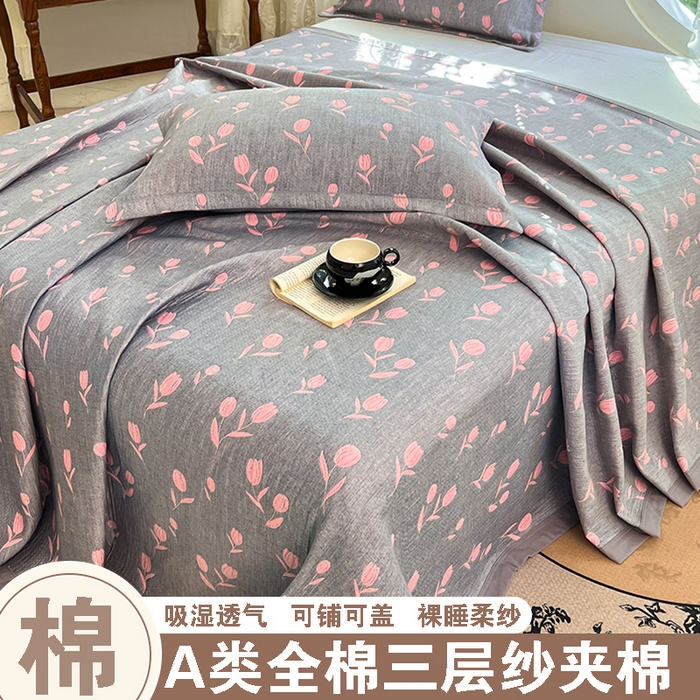 91家纺网 家纺一手货源 找家纺 yyds网供 2025新款A类色织全棉三层纱布床盖三件套喷气夹棉盖毯夏被厚床单多功能榻榻米风格二 相遇灰粉
