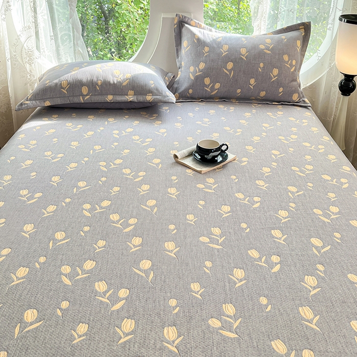 91家纺网 家纺一手货源 找家纺 yyds网供 2025新款A类色织全棉三层纱布床盖三件套喷气夹棉盖毯夏被厚床单多功能榻榻米风格二 相遇灰黄