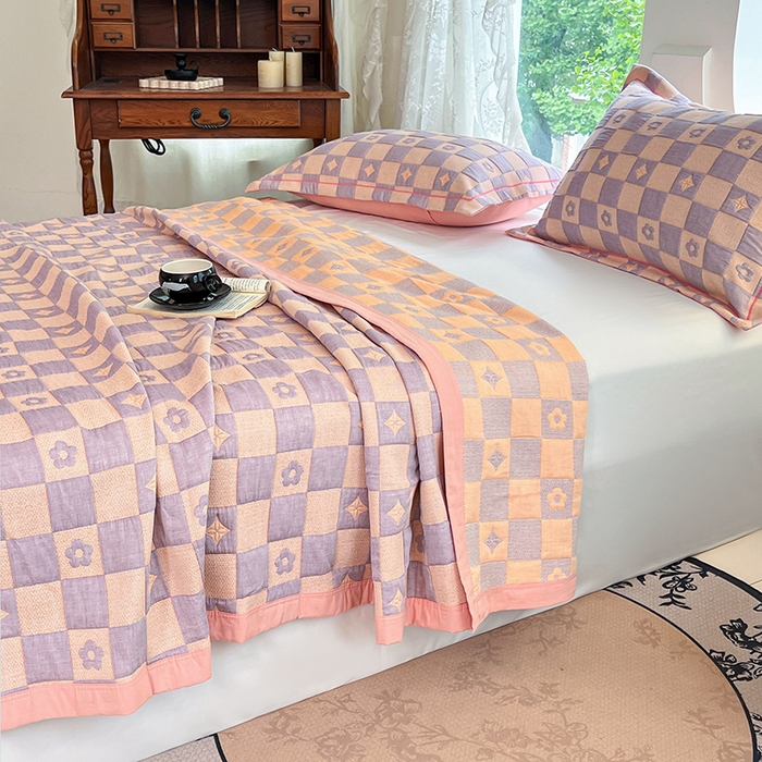 91家纺网 家纺一手货源 找家纺 yyds网供 2025新款A类色织全棉三层纱布床盖三件套喷气夹棉盖毯夏被厚床单多功能榻榻米风格二 小香风粉紫