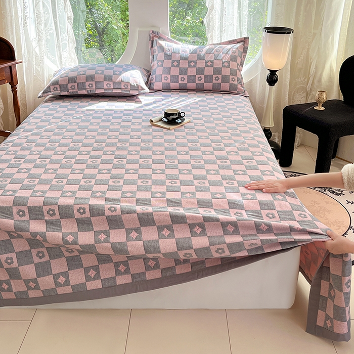 91家纺网 家纺一手货源 找家纺 yyds网供 2025新款A类色织全棉三层纱布床盖三件套喷气夹棉盖毯夏被厚床单多功能榻榻米风格二 小香风灰粉