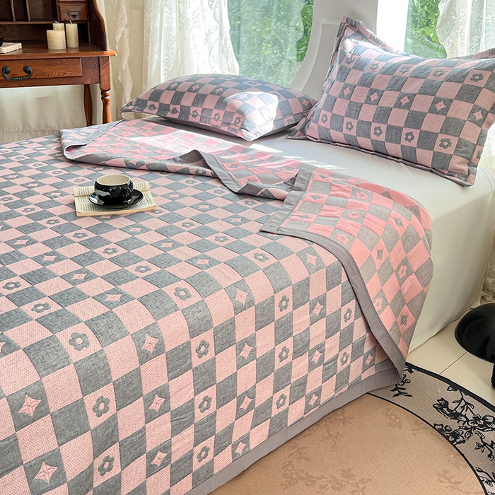 91家纺网 家纺一手货源 找家纺 yyds网供 2025新款A类色织全棉三层纱布床盖三件套喷气夹棉盖毯夏被厚床单多功能榻榻米风格二 小香风灰粉