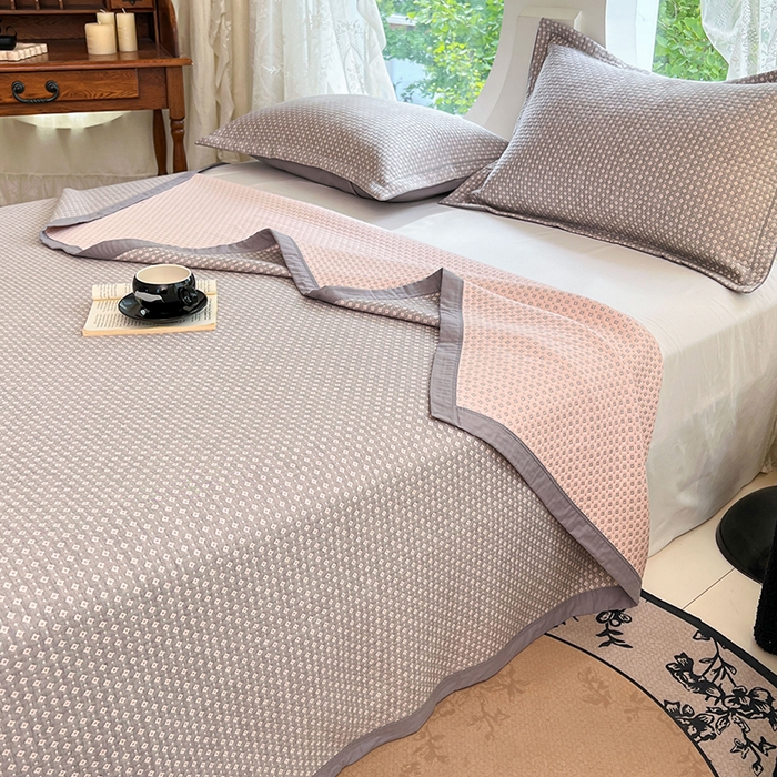 91家纺网 家纺一手货源 找家纺 yyds网供 2025新款A类色织全棉三层纱布床盖三件套喷气夹棉盖毯夏被厚床单多功能榻榻米风格二 星光点点灰