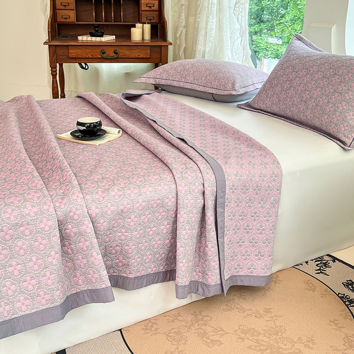 91家纺网 家纺一手货源 找家纺 yyds网供 2025新款A类色织全棉三层纱布床盖三件套喷气夹棉盖毯夏被厚床单多功能榻榻米风格二 幸运花灰粉