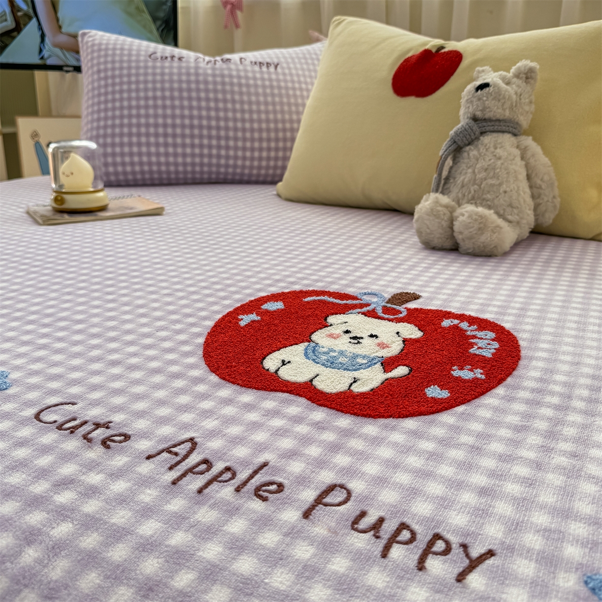 91家纺网 家纺一手货源 找家纺 灰鲸 2025新款高克重牛奶绒毛巾绣床笠单床笠单品床笠床笠单件 紫格苹果狗