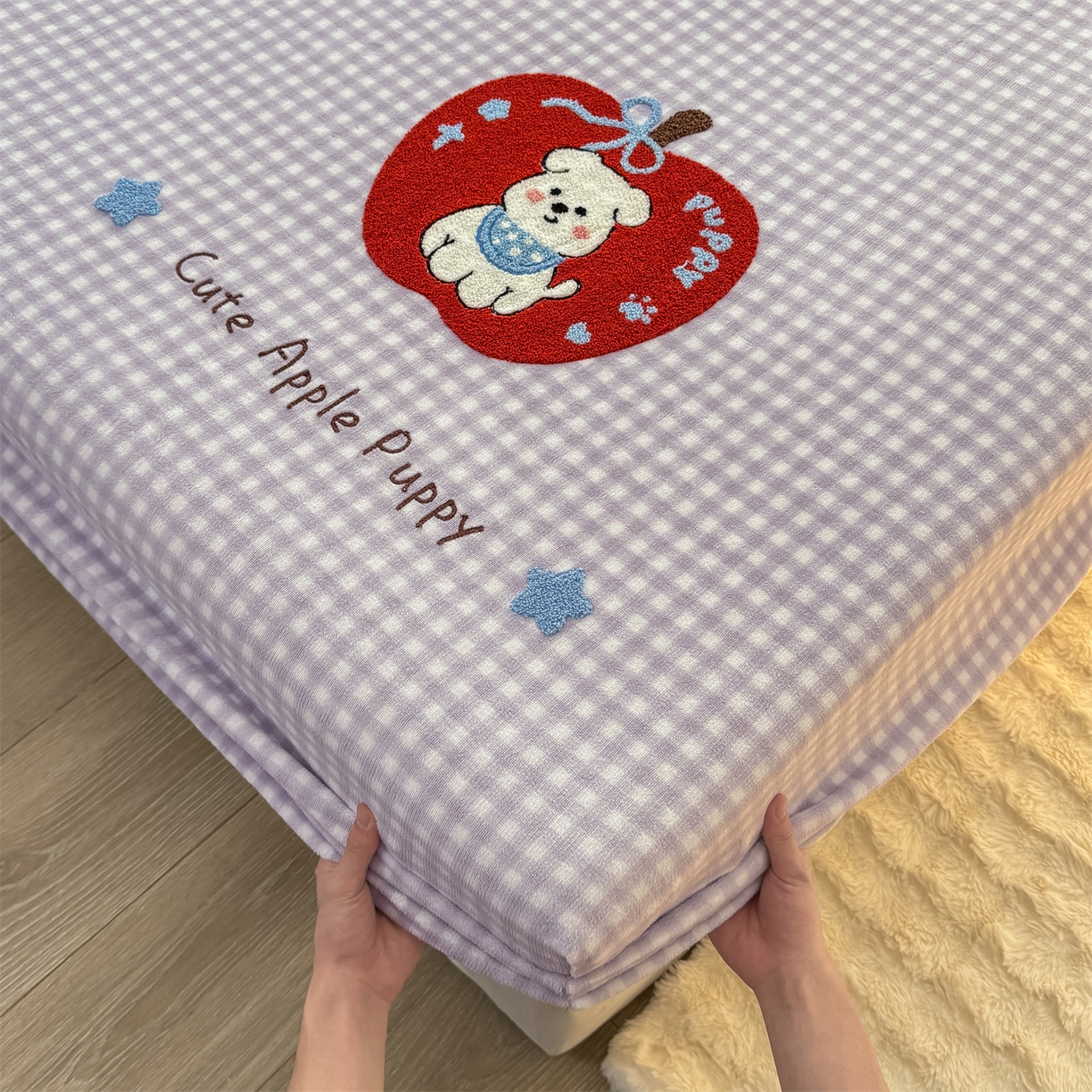 91家纺网 家纺一手货源 找家纺 灰鲸 2025新款高克重牛奶绒毛巾绣床笠单床笠单品床笠床笠单件 紫格苹果狗