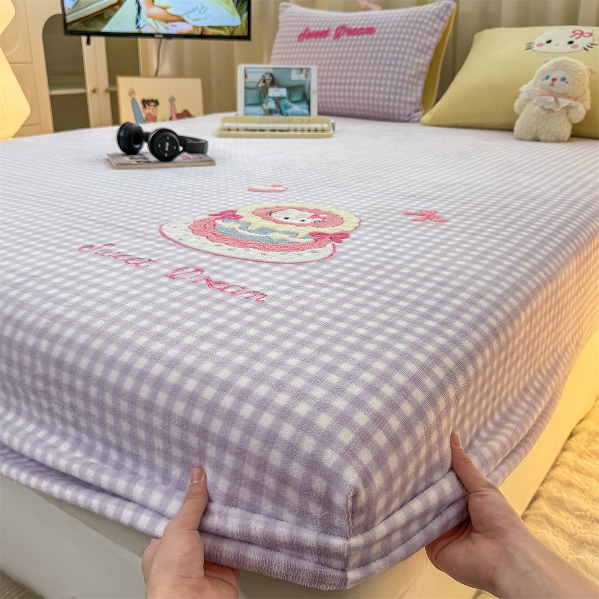 91家纺网 家纺一手货源 找家纺 灰鲸 2025新款高克重牛奶绒毛巾绣床笠单床笠单品床笠床笠单件 紫格蛋糕喵
