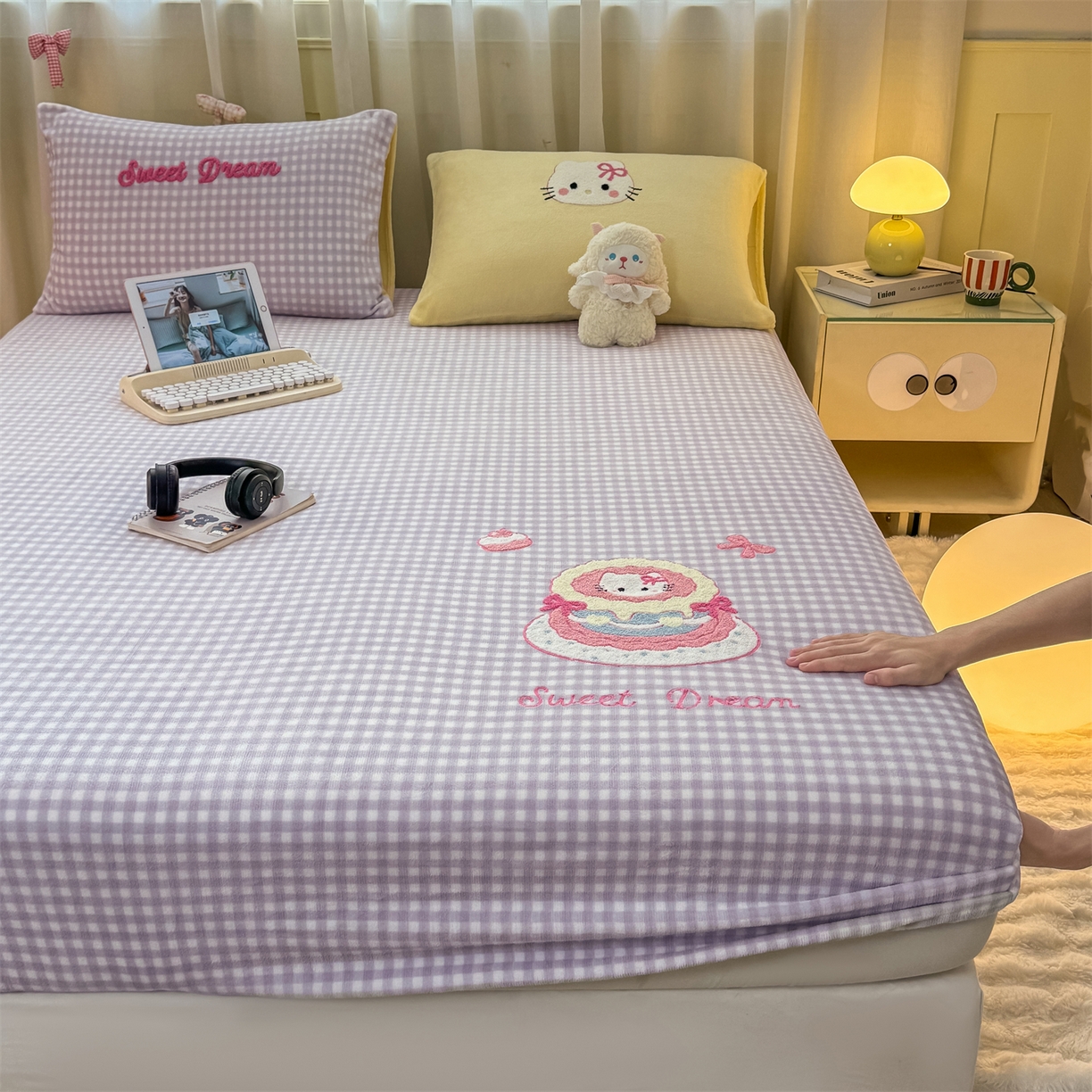 91家纺网 家纺一手货源 找家纺 灰鲸 2025新款高克重牛奶绒毛巾绣床笠单床笠单品床笠床笠单件 紫格蛋糕喵