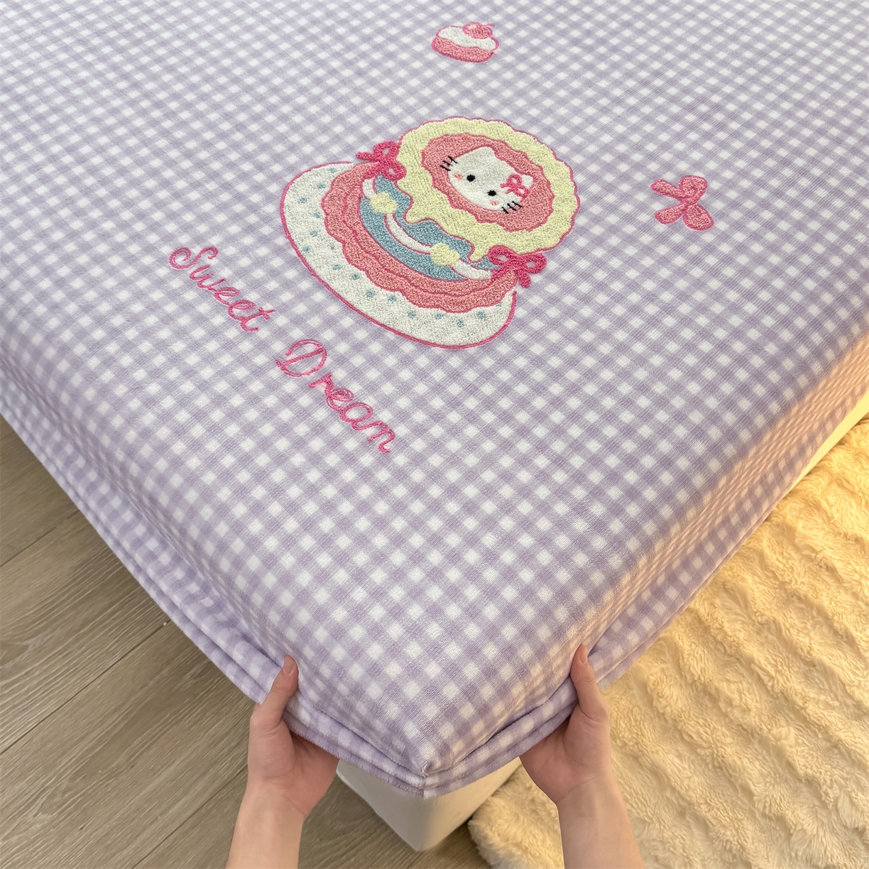 91家纺网 家纺一手货源 找家纺 灰鲸 2025新款高克重牛奶绒毛巾绣床笠单床笠单品床笠床笠单件 紫格蛋糕喵