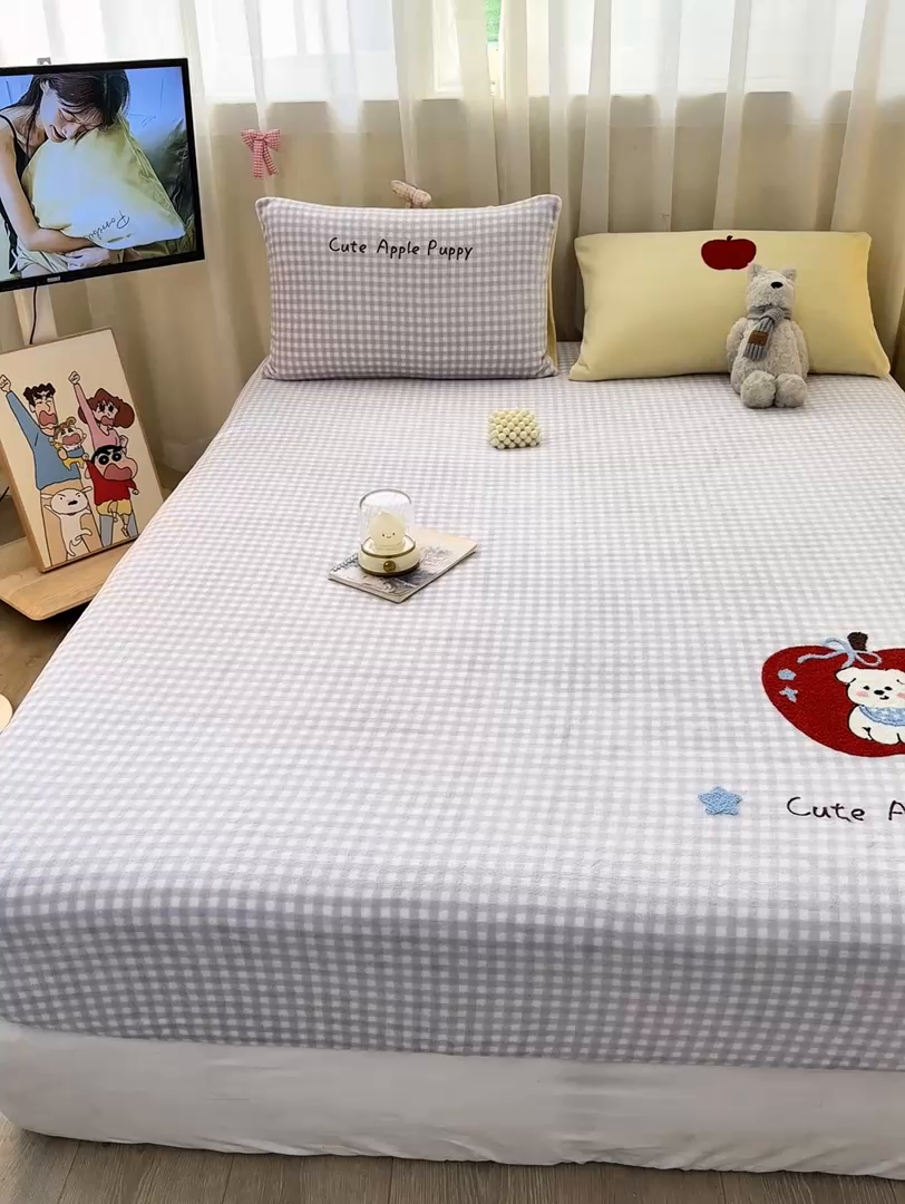 91家纺网 家纺一手货源 找家纺 灰鲸 2025新款高克重牛奶绒毛巾绣床笠单床笠单品床笠床笠单件 紫格苹果狗