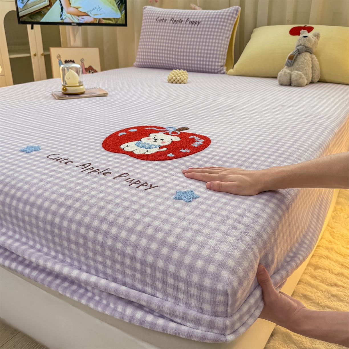 91家纺网 家纺一手货源 找家纺 灰鲸 2025新款高克重牛奶绒毛巾绣床笠单床笠单品床笠床笠单件 紫格苹果狗