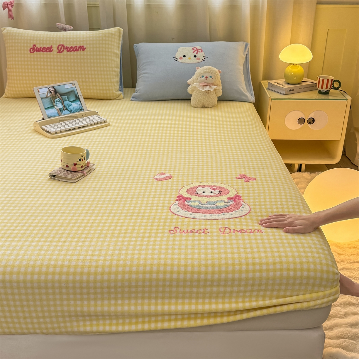 91家纺网 家纺一手货源 找家纺 灰鲸 2025新款高克重牛奶绒毛巾绣床笠单床笠单品床笠床笠单件 黄格蛋糕喵