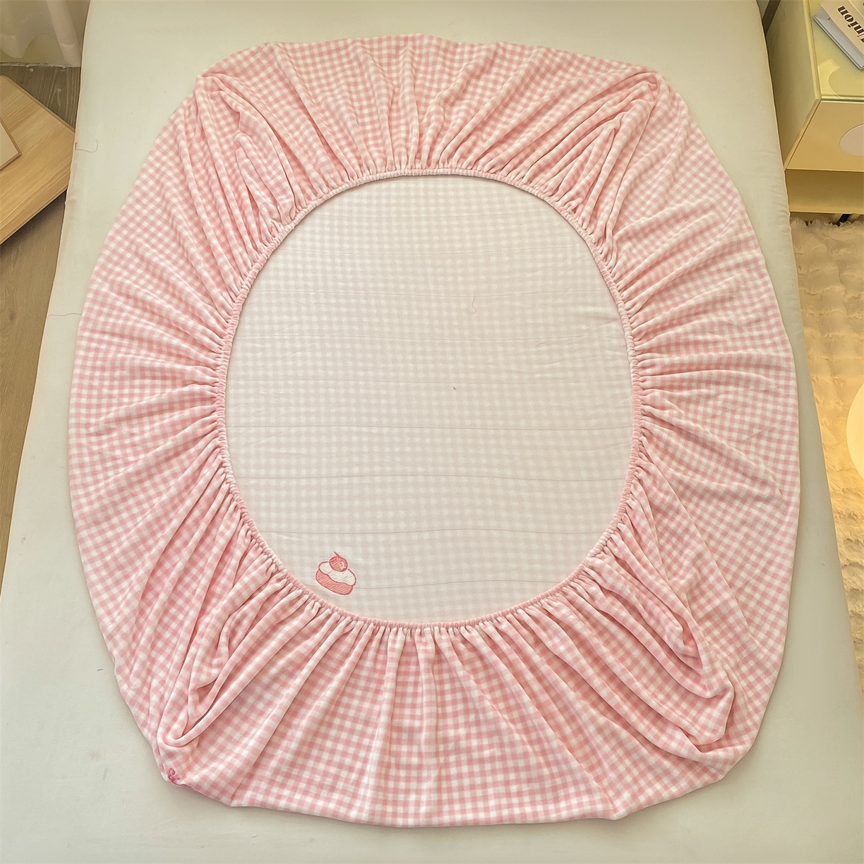 91家纺网 家纺一手货源 找家纺 灰鲸 2025新款高克重牛奶绒毛巾绣床笠单床笠单品床笠床笠单件 粉格蛋糕喵