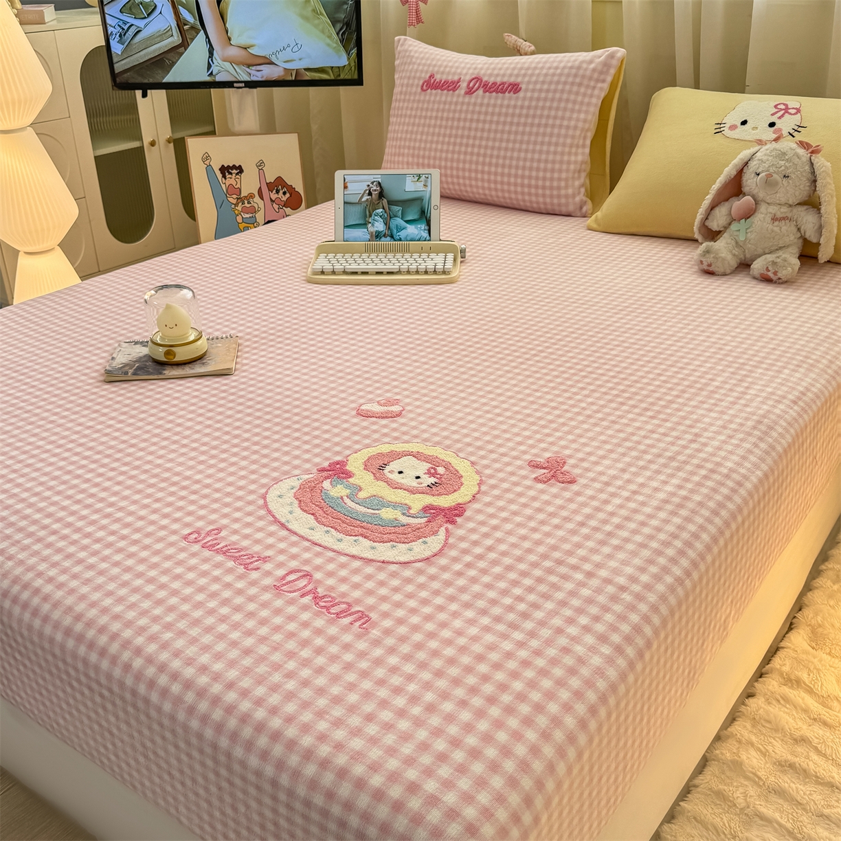 91家纺网 家纺一手货源 找家纺 灰鲸 2025新款高克重牛奶绒毛巾绣床笠单床笠单品床笠床笠单件 粉格蛋糕喵